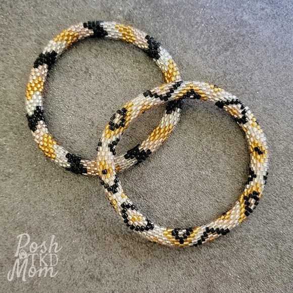 Sashka Co. Jewelry - 💕☯️Price Drop!!!☯️💕 Set of 2 Glass Bead Bracelets (White/Black/Gold) - NWOT